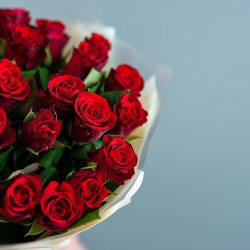 25 красных кенийских роз