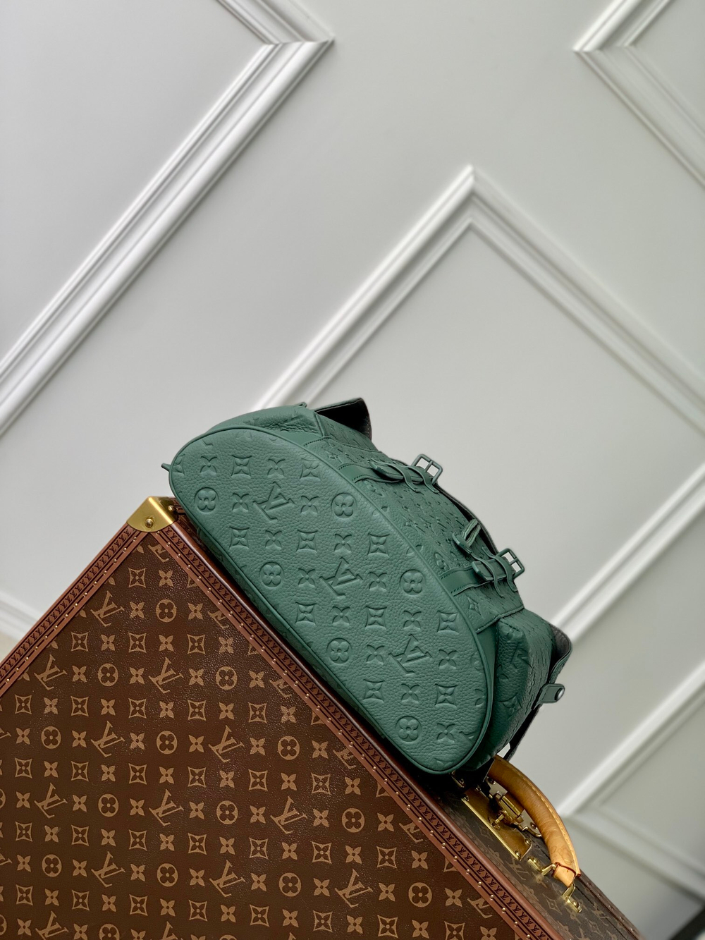 Louis Vuitton Christopher MM
