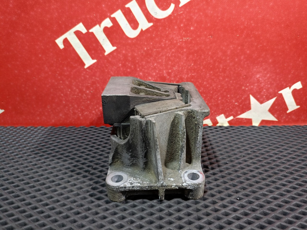 Подушка двигателя передняя