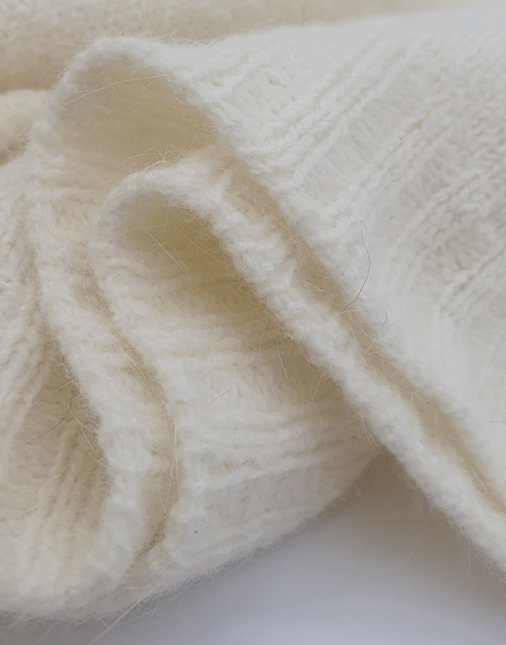 Пряжа NEW MILL, COMFORT MERINO (38% ангора, 39% полиамид, 19% меринос,  4%полиэстр) 1640/100гр