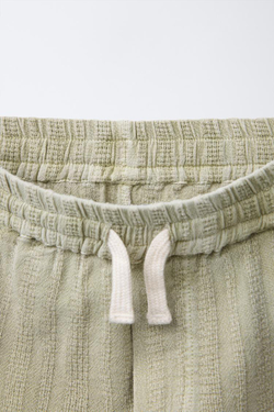 ZARA ШОРТЫ ИЗ РЕЛЬЕФНОЙ ТКАНИ, СВЕТЛО-ЗЕЛЕНЫЙ