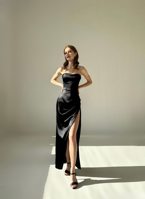 Нарядное платье с разрезом (черный)