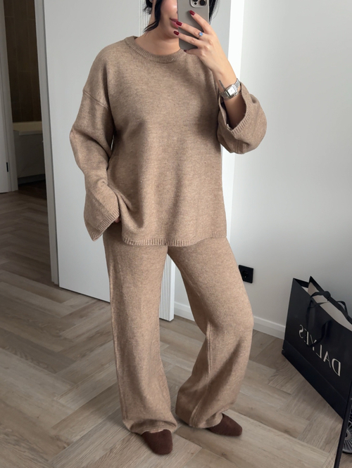 Комплект вязаный, базовый свитер и брюки