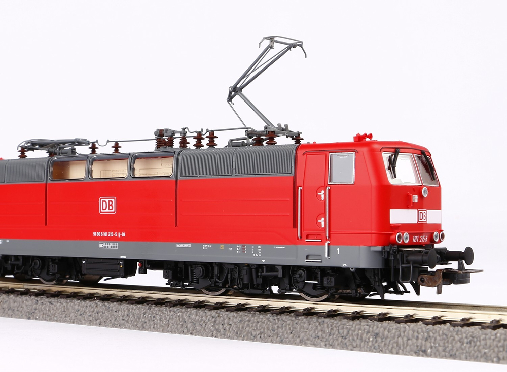 Электровоз BR 181.2 DB AG VI , цвет ярко-красный