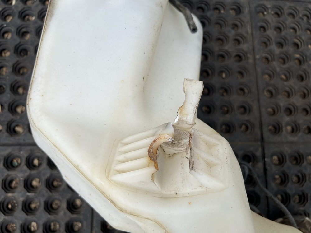 Бачок омывателя