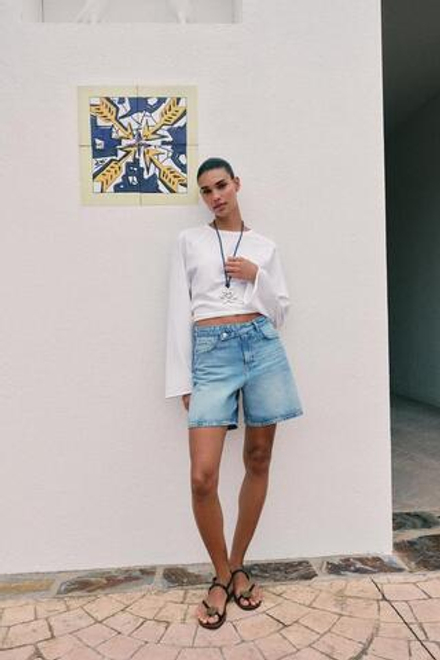 ZARA ДЖИНСОВЫЕ ШОРТЫ Z1975 С ПЕРЕКРЕСТНЫМ ПОЯСОМ, ВЫЦВЕТШИЙ СИНИЙ