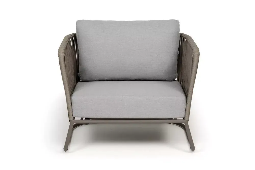 "Багамы" кресло плетеное из роупа, каркас алюминий бежево-серый (RAL7006) муар, роуп серо-коричневый 23мм, ткань светло-серая