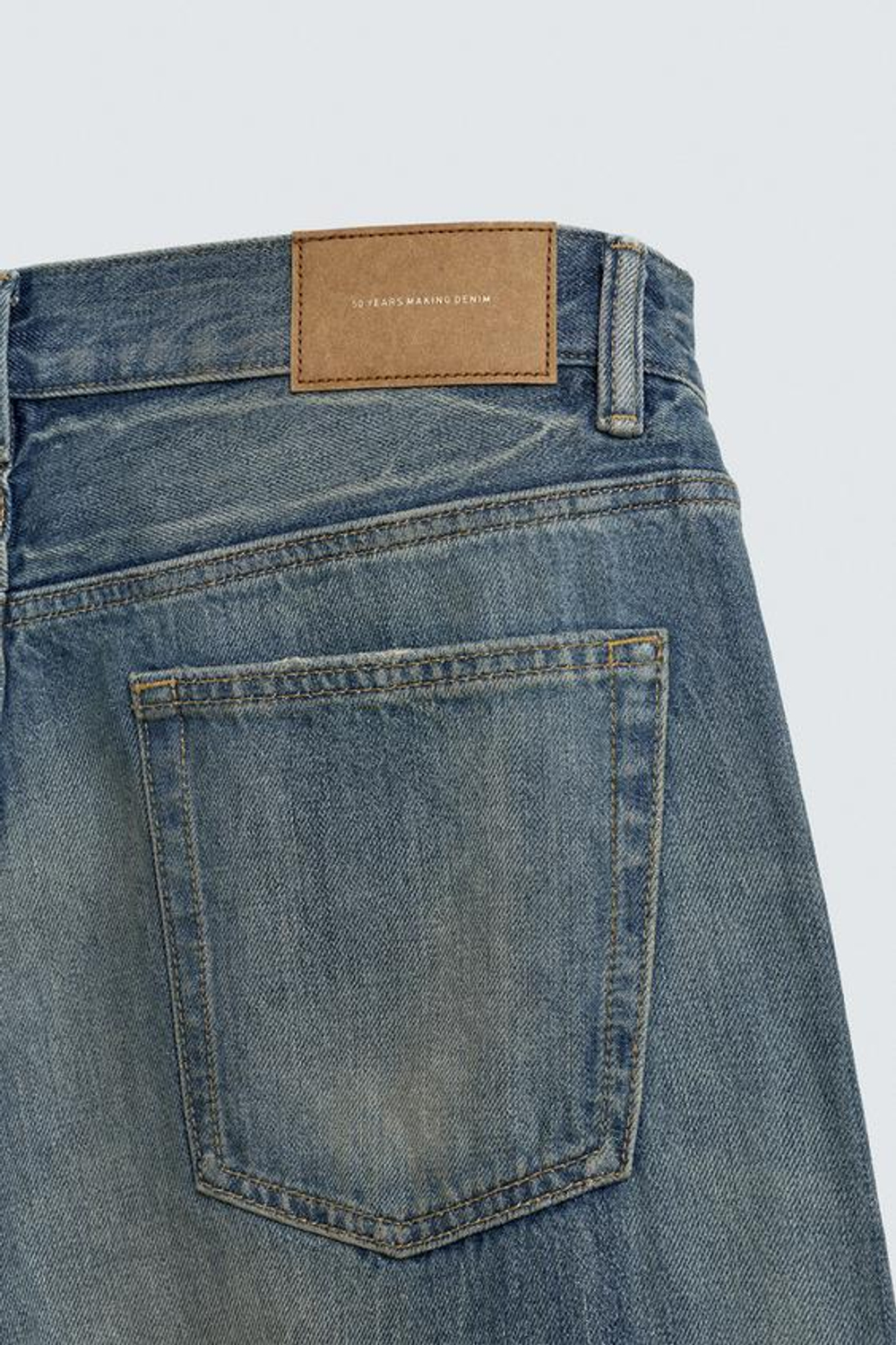 ZARA ДЖИНСЫ ПРЯМОГО КРОЯ STANDARD FIT С РАЗРЕЗАМИ, ВЫЦВЕТШИЙ СИНИЙ