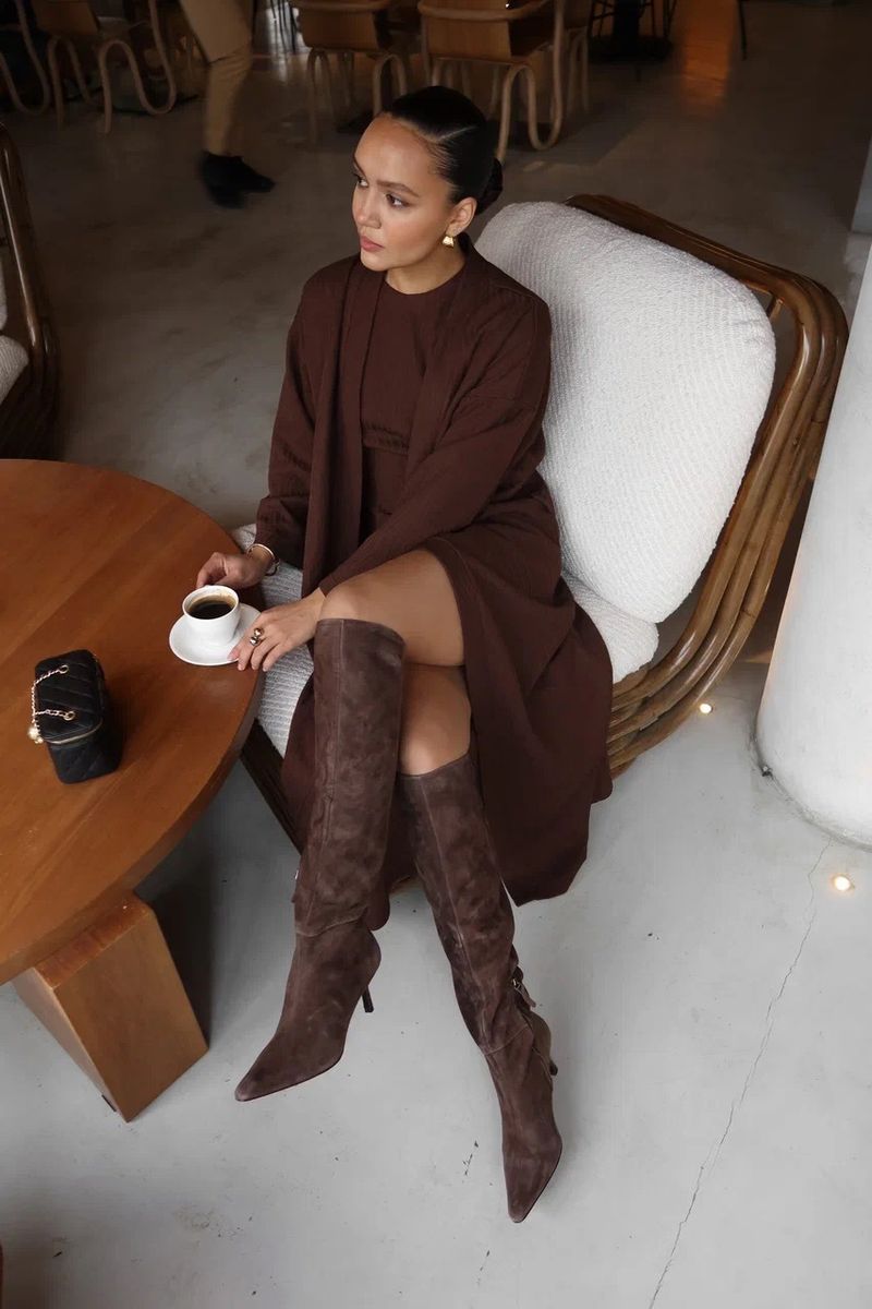 Платье из фактурного трикотажа мини шоколадное