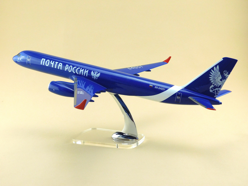 Модель самолета Ту-204-100С (М1:100, Почта России, Петр I)