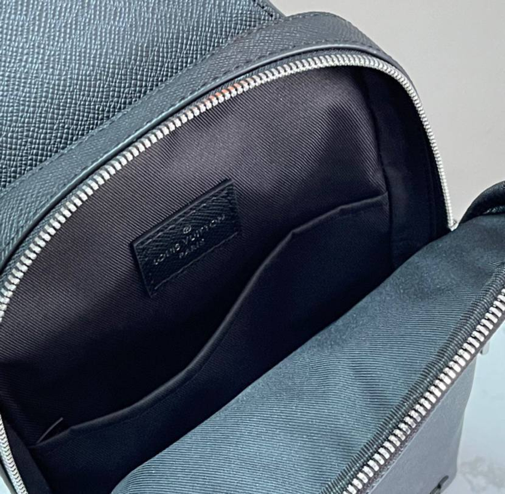 Сумка-слинг Louis Vuitton
