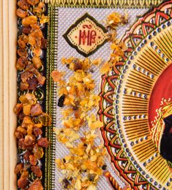 AMB-51/ 6 Икона «Семистрельная Божией Матери» (с янтарной крошкой) дер.рамка 21х30