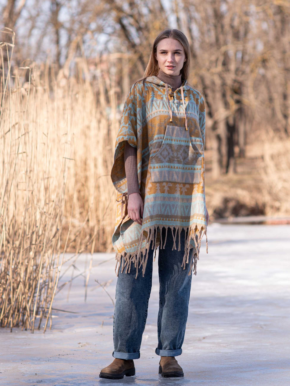 Пончо шерстяное с орнаментом