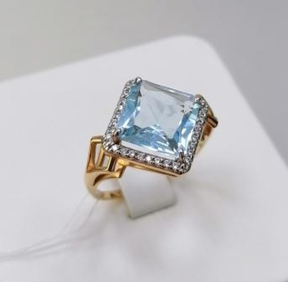 Кольцо из золота с топазами