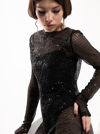 Прозрачное платье в пайетку с длинными рукавами