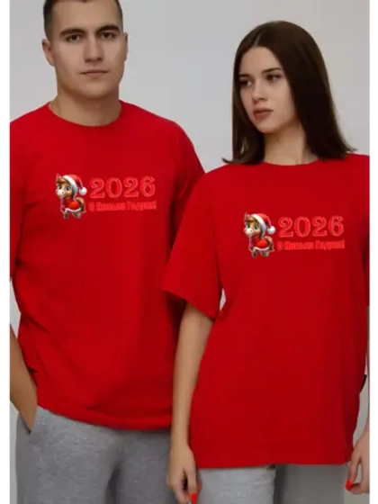 Футболка красная новогодняя с лошадью 2026