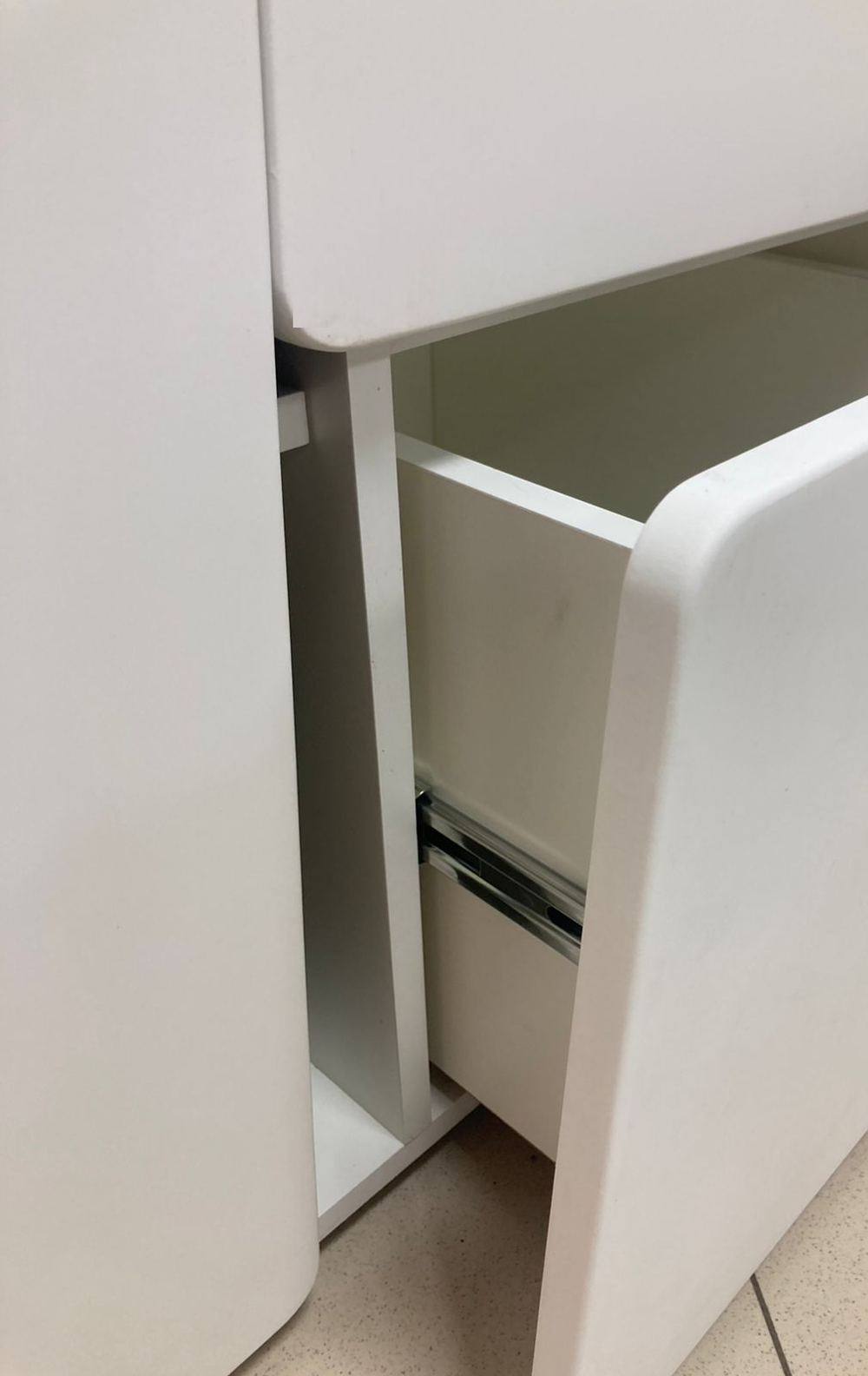 Шкаф 2-х дверный с ящиком Диагональ МДФ белый/белый софт