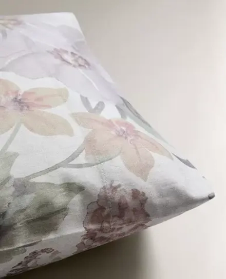 ZARA HOME НАВОЛОЧКА ИЗ САТИНА С ЦВЕТОЧНЫМ ПРИНТОМ, ЭКРЮ
