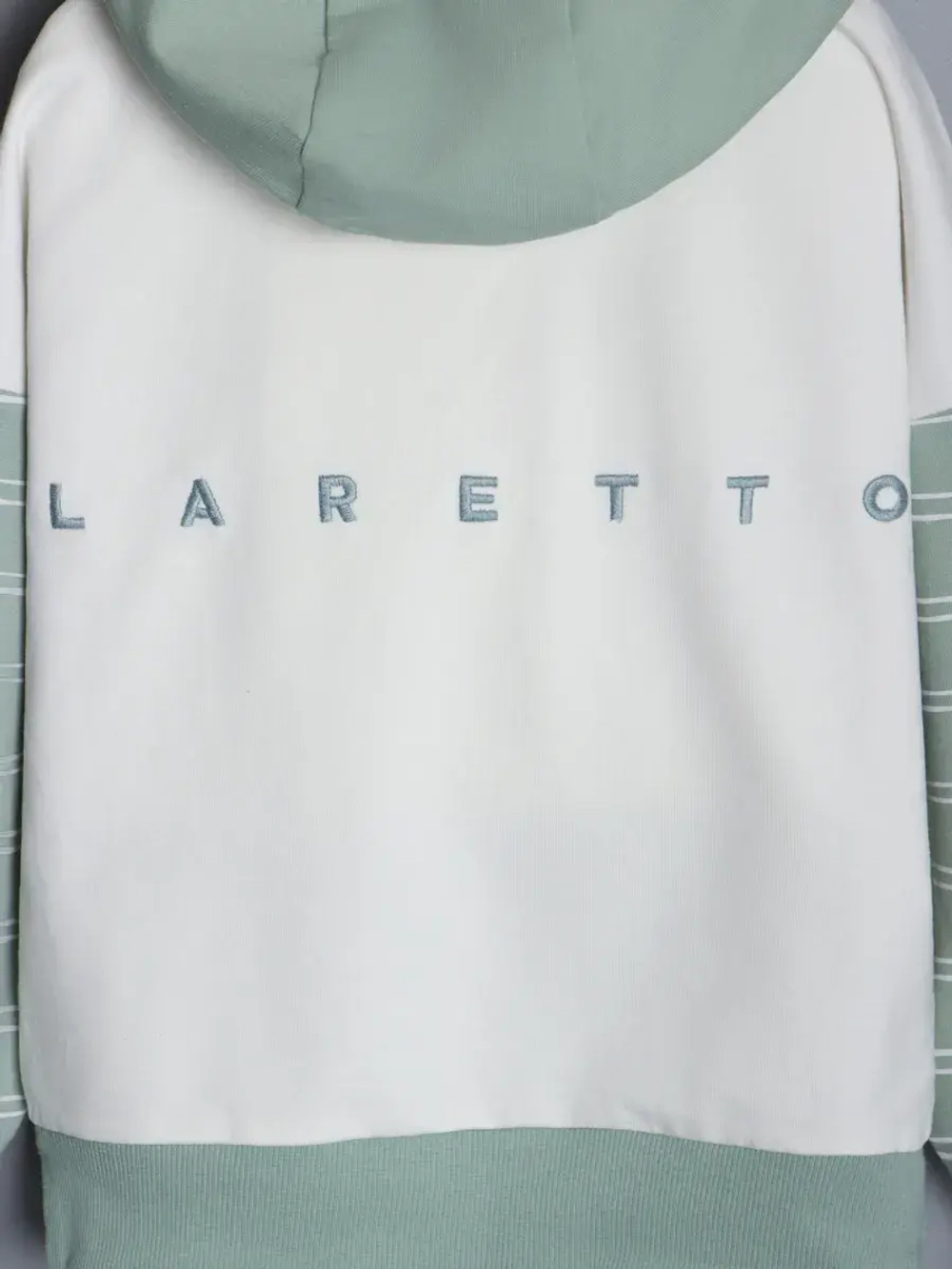 Спортивный костюм для девочки в школу