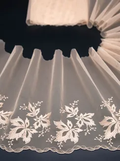 05-54 Вышивка на неэл. сетке 23 см, телесный (правая)