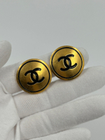 Клипсы с логотипом Chanel