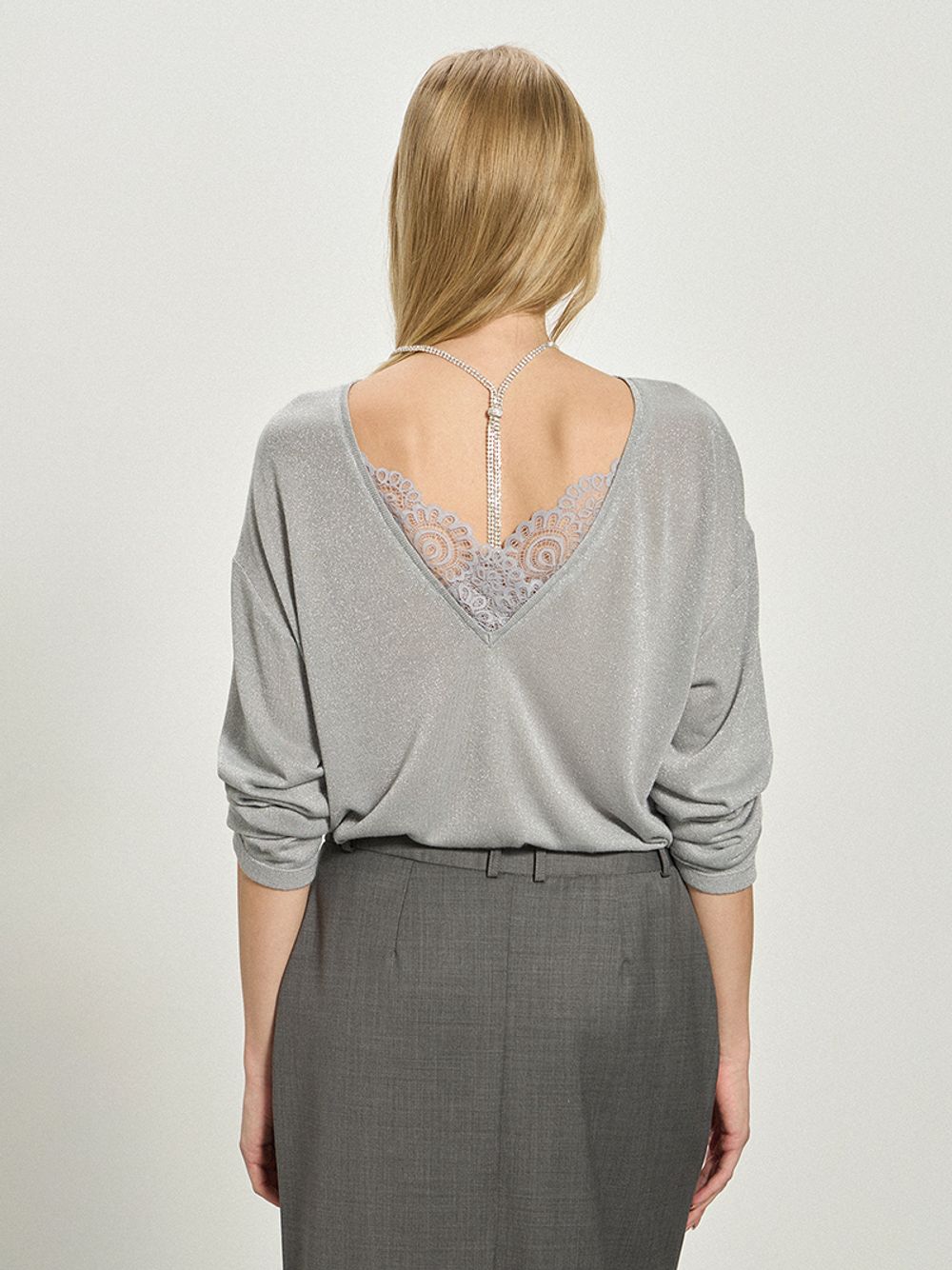 Лонгслив серый с кружевом вискоза