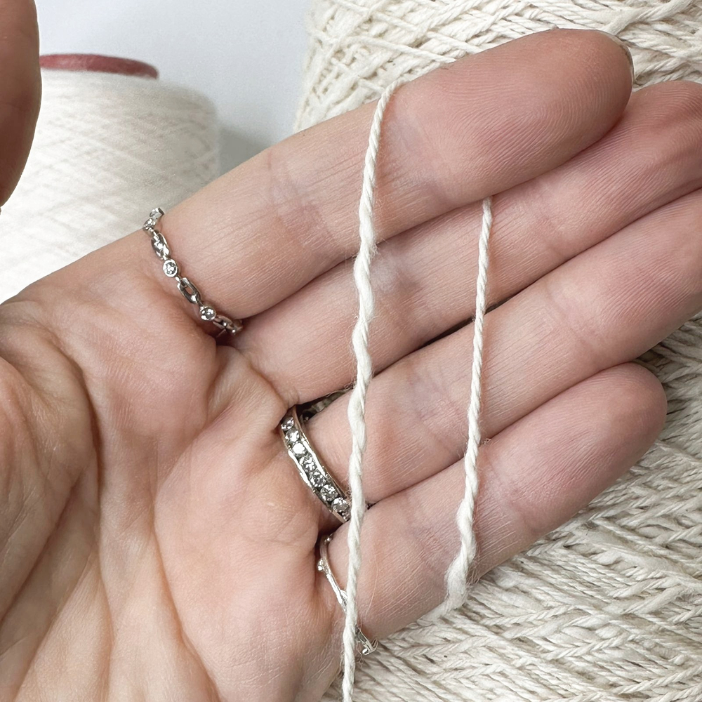 FRISE; 100% хлопок; 320м/100гр; цвет: белый натуральный; Нить с утолщениями секциями