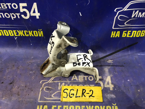 Петля двери передней правой MAZDA BONGO FRIENDEE 1998