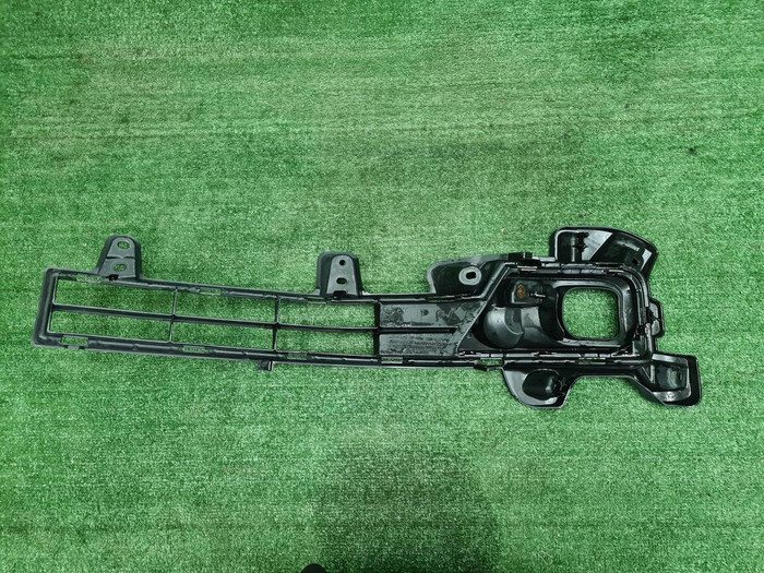 Накладка ПТФ правая Toyota Land Cruiser 200 15-21