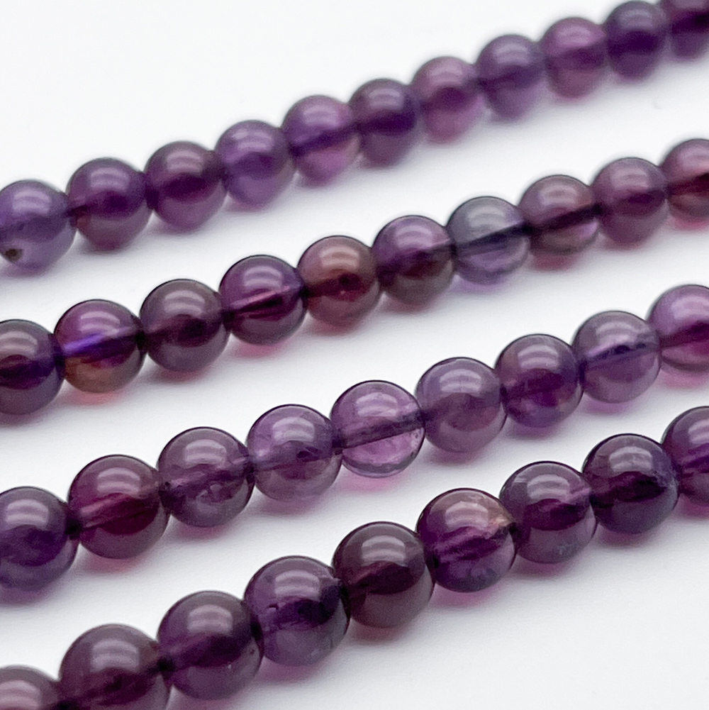 Аметист бусины, диаметр 6,4-6,6 мм, цена за 30-31 шт (1/2 нити)