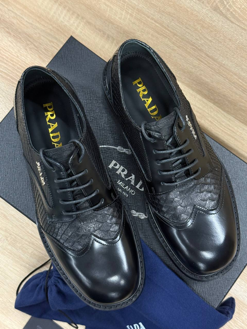 Туфли с вставками из кожи питона Prada