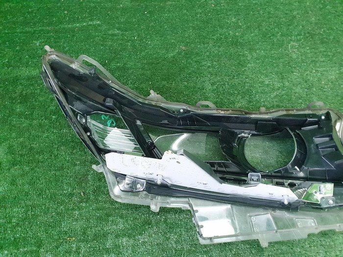 Стекло фары левое Toyota Land Cruiser Prado 150 (2017-н.в.)