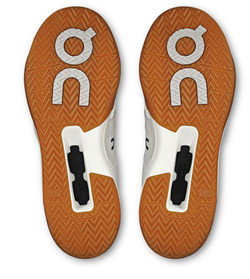 Мужские теннисные кроссовки On The Roger Clubhouse Pro - ivory/flame