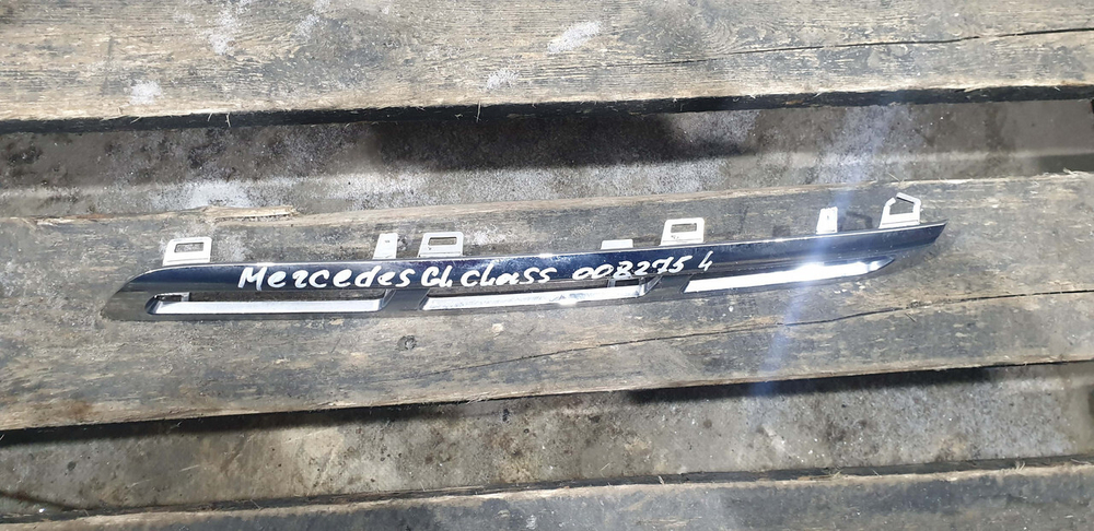 Молдинг решетки радиатора Mercedes GL GLS (X166) 15-19 Б/У Оригинал A1668881985