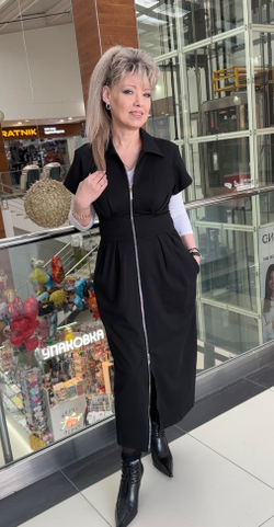 Черное платье на молнии с кармашками