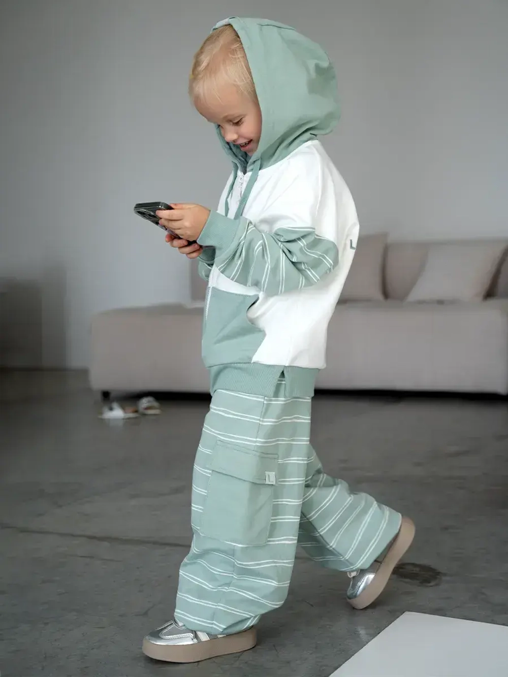 Спортивный костюм для девочки в школу