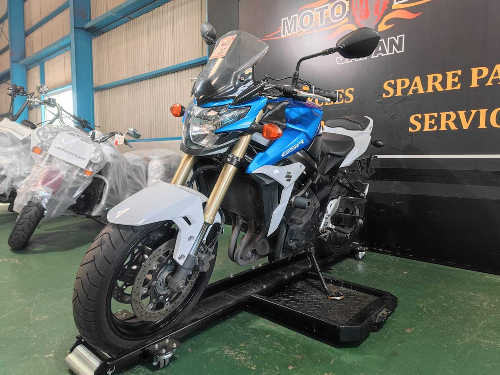 Suzuki GSR750 2013