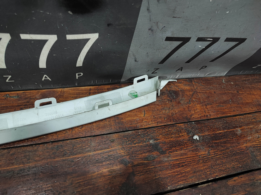 Молдинг решетки радиатора Geely Coolray 19-24 Б/У Оригинал 6013024400