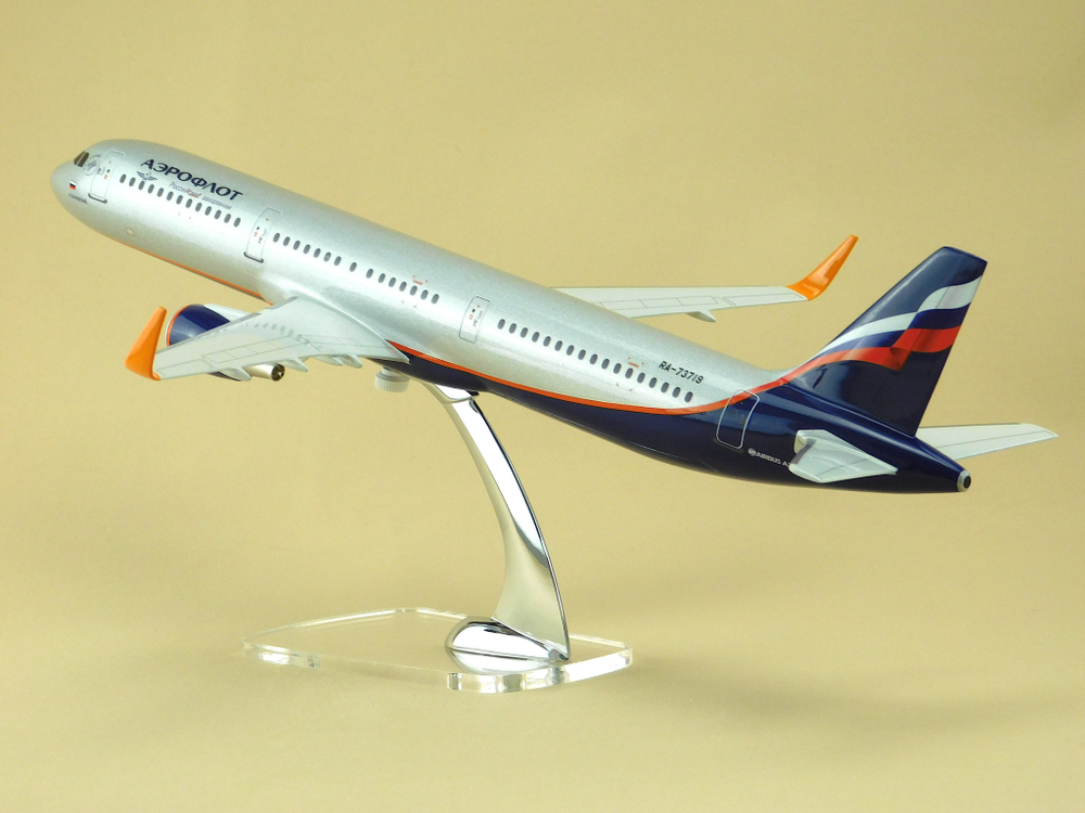 Модель самолета Airbus A321 (М1:100, Аэрофлот,RA-73719, А.Тарковский)