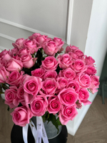 Розовые одноголовые розы