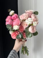 Свадебный букет из кустовых пионовидных роз, диантусов и эвкалипта