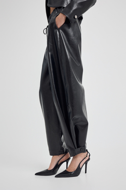 Брюки из экокожи