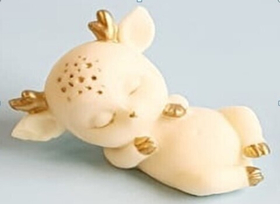 Шоколадная фигурка "Олененок на спине" цвет микс