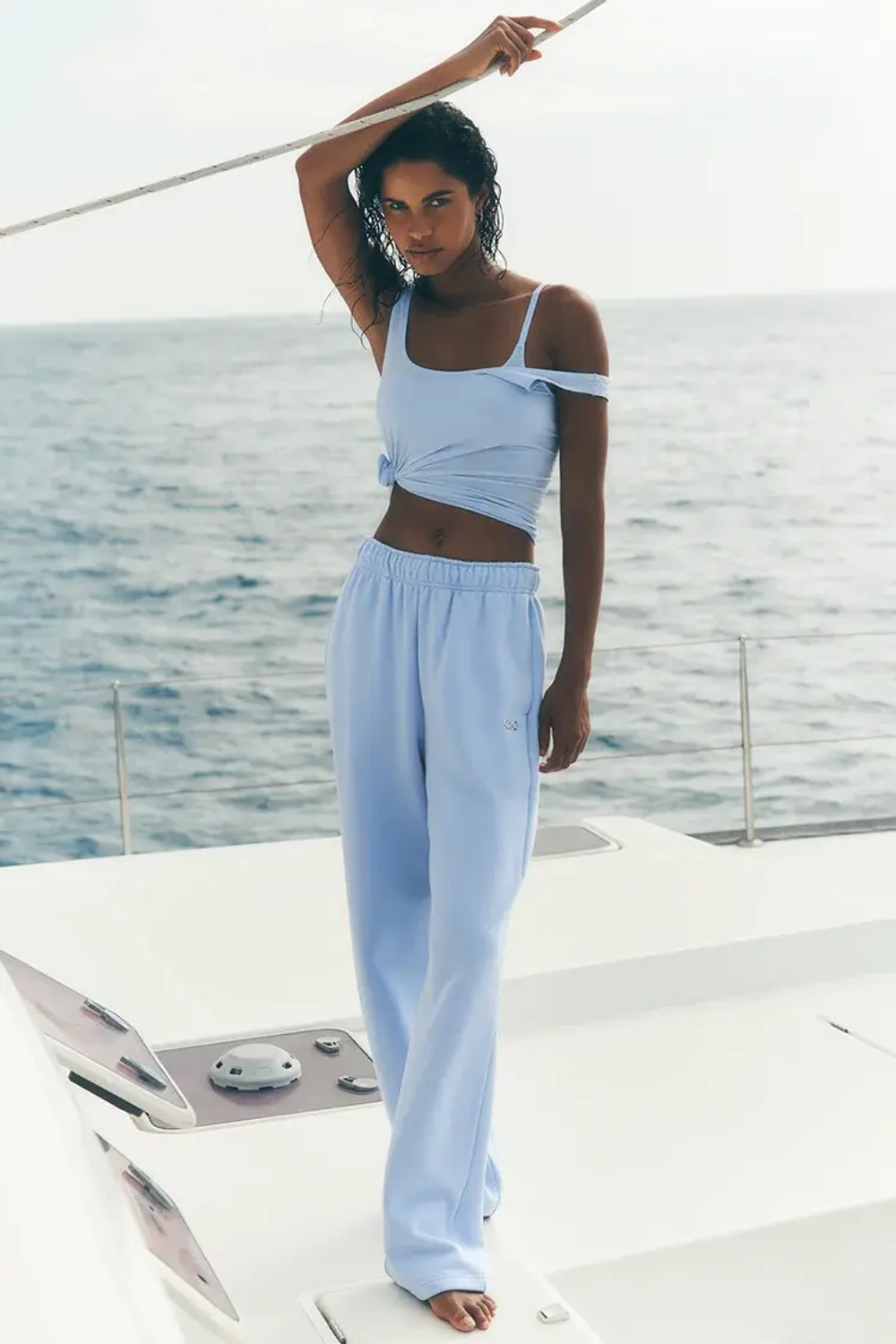 Alo yoga Спортивные брюки с прямого кроя Accolade, светло-голубой