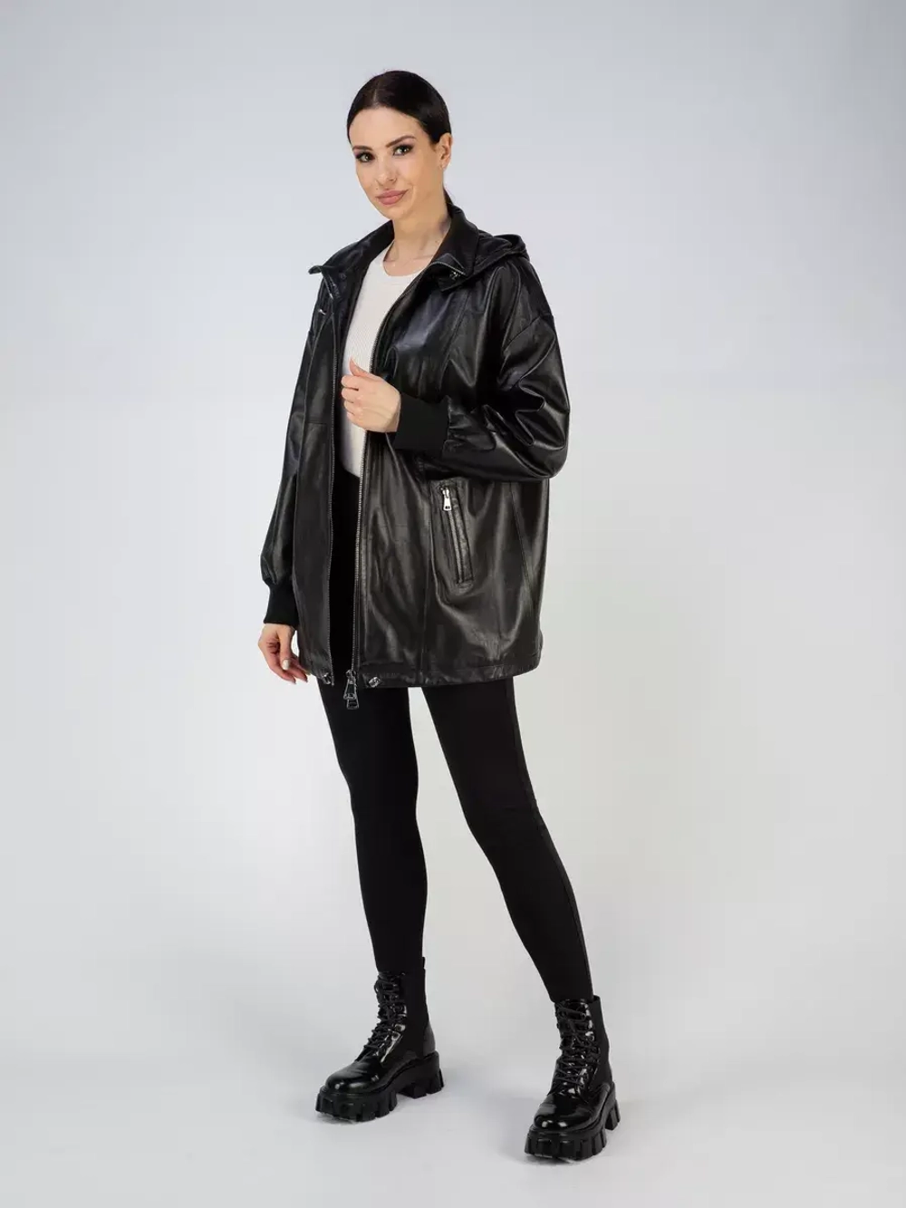 Кожаная куртка демисезонная с капюшоном