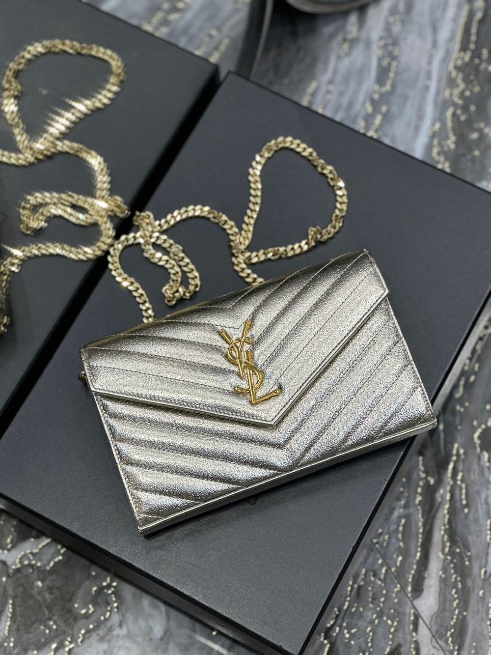 Saint Laurent WOC 22 cm