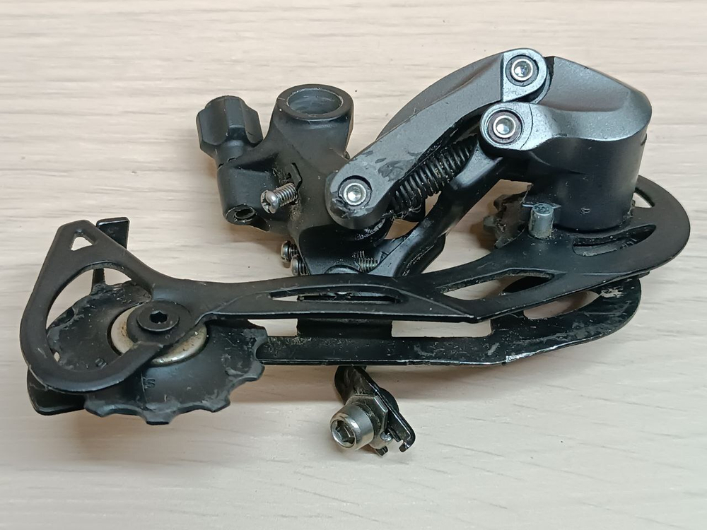 Переключатель на велосипед Shimano Alivio RD-M4000 (задний)