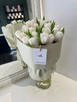 Букет из 15 классических тюльпанов белого цвета доступен к заказу с 3.03.2026