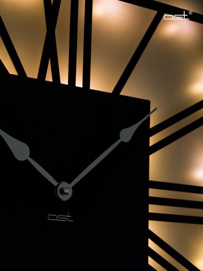 Часы настенные с подсветкой квадратные