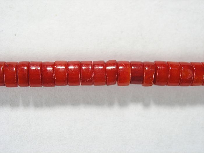Бусина из коралла красного, облагороженного, фигурная, 2x4 мм (рондель, гладкая)